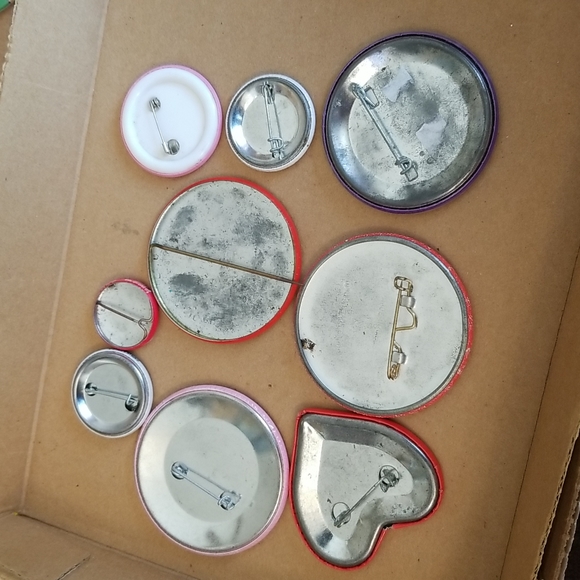 9 BUTTONS PINS - Picture 4 of 4